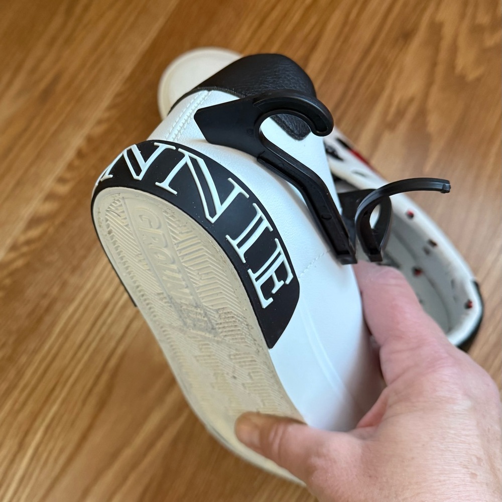 Disney Groundup Women’s Size 11 Minnie Mouse sneakers shoes New polka dot laces - Picture 8 of 9